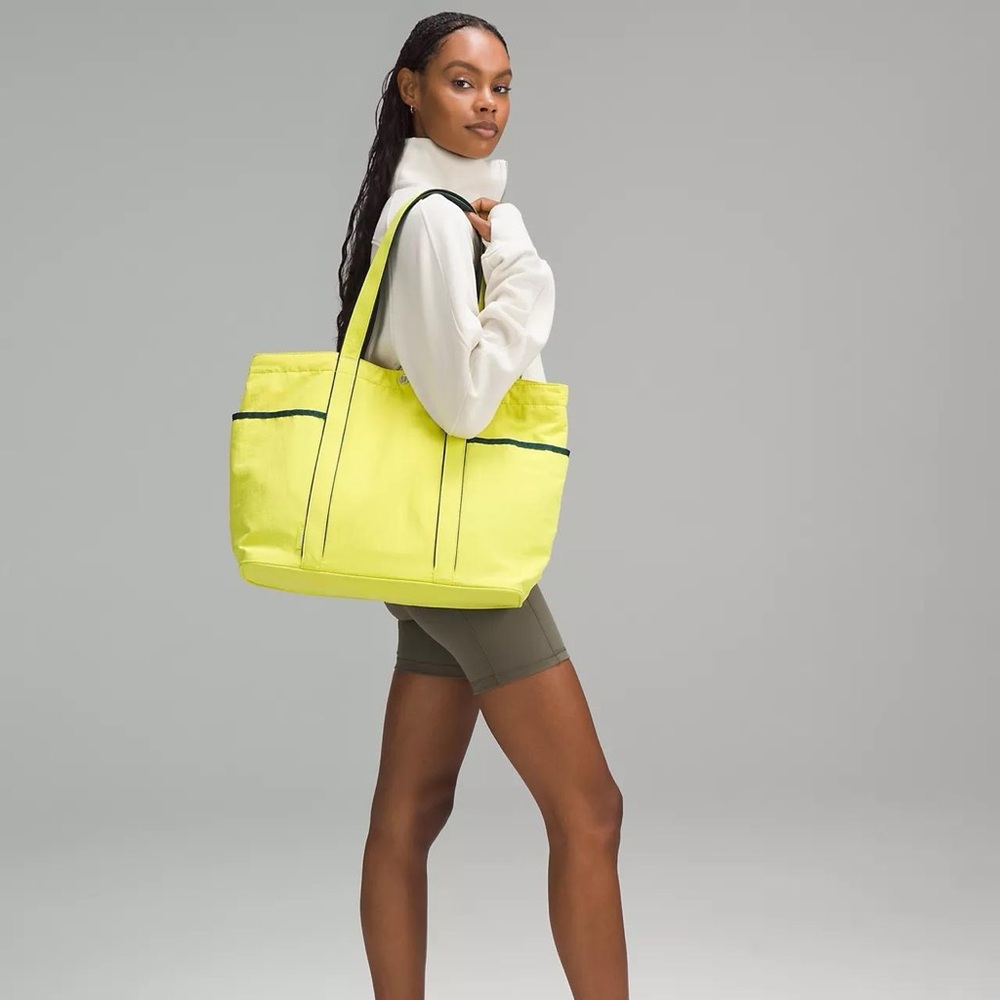 Lululemon Daily Multi-Pocket Tote Bag 20L- Yellow Serpentine/Warp Teal